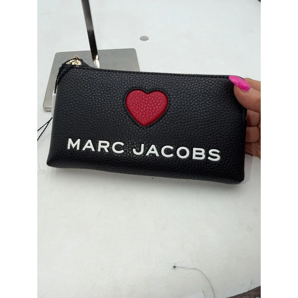 Marc Jacobs Black Pebbled Leather Heart Logo Wristlet Pouch 4R5SCP095S01-002
